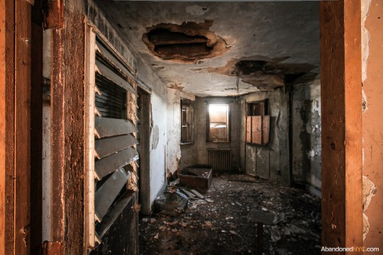 AbandonedNYC_Queens_Machpelah Cemetery_Houdini_Grave-006