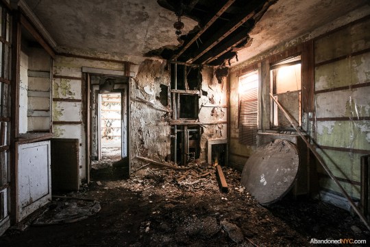 AbandonedNYC_Queens_Machpelah Cemetery_Houdini_Grave-008