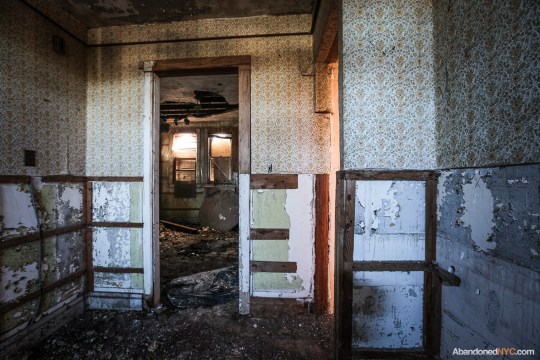 AbandonedNYC_Queens_Machpelah Cemetery_Houdini_Grave-009