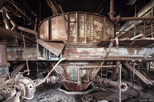 The breaker was constructed with 28,000 tons of steel.